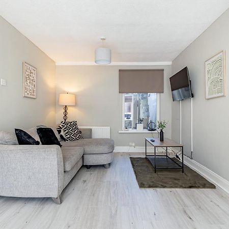 Snug Central Belfast Home, 2 Minutes From Ormeau Park! Luaran gambar