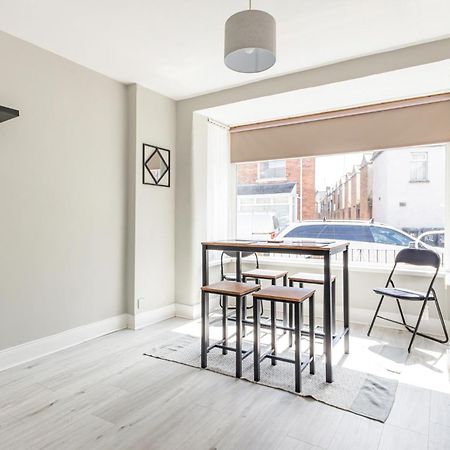 Snug Central Belfast Home, 2 Minutes From Ormeau Park! Luaran gambar