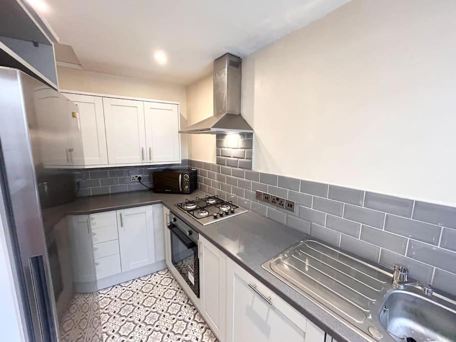 Snug Central Belfast Home, 2 Minutes From Ormeau Park! Luaran gambar