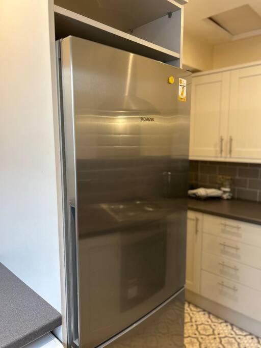 Snug Central Belfast Home, 2 Minutes From Ormeau Park! Luaran gambar