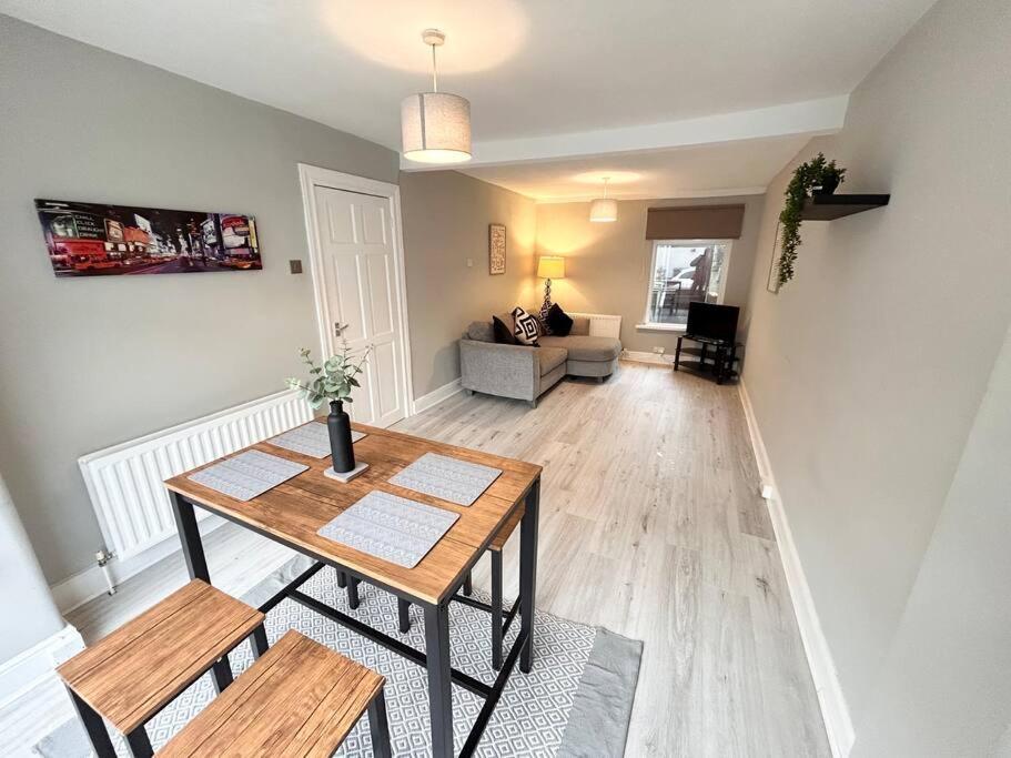 Snug Central Belfast Home, 2 Minutes From Ormeau Park! Luaran gambar
