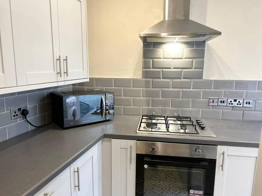 Snug Central Belfast Home, 2 Minutes From Ormeau Park! Luaran gambar
