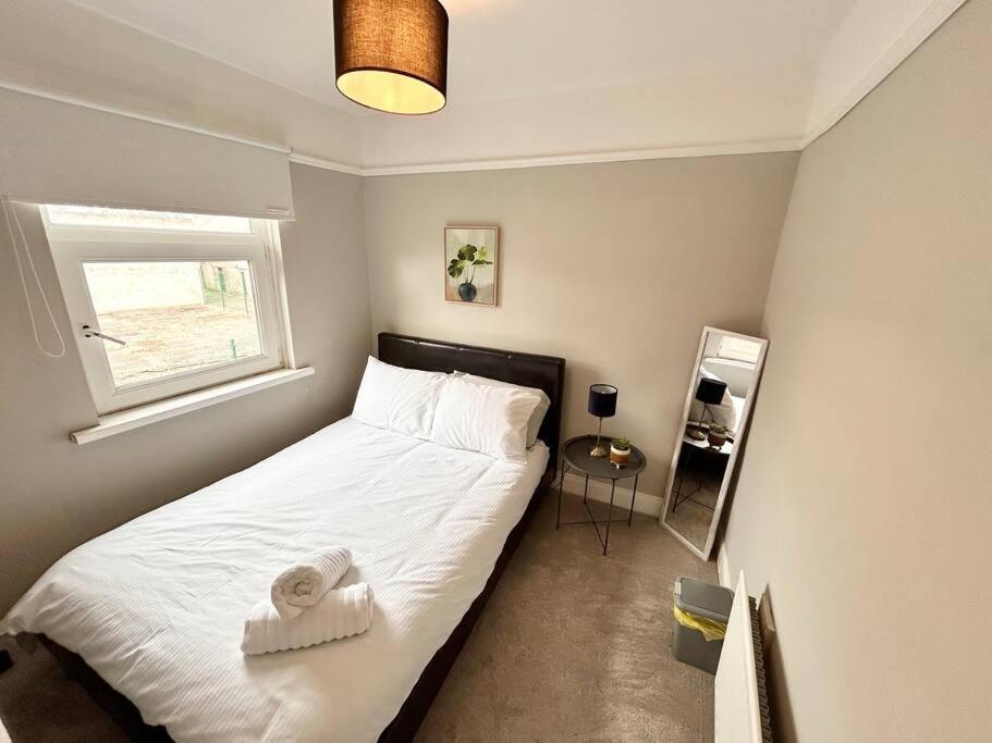 Snug Central Belfast Home, 2 Minutes From Ormeau Park! Luaran gambar